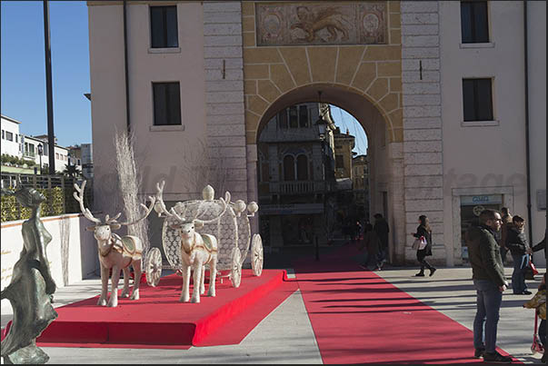 Salo', Christmas installation in front of the city gates