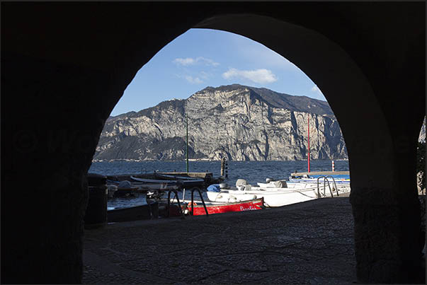 The small port of the village of Cassano (east coast)