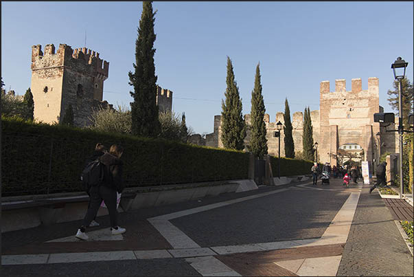 Entrance in the historic center of Lazise (south-eastern coast)