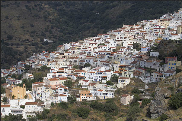 The town of Ioulis, the island's capital The town of Ioulis, the island's capital