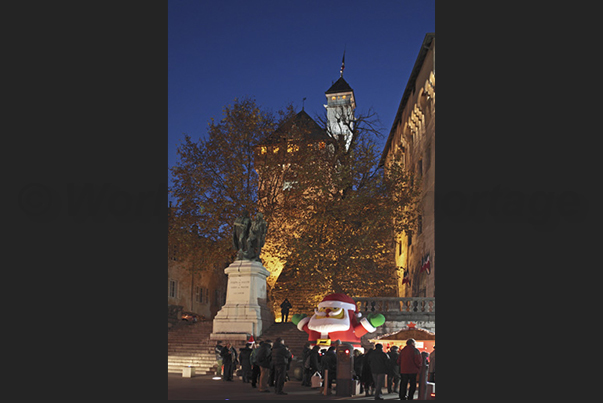 Stall in the square of Dukes of Savoy castle