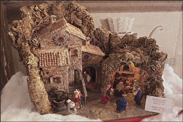 Crib exhibits can be seen on the stalls and in the halls of the castle Crib exhibits can be seen on the stalls and in the halls of the castle