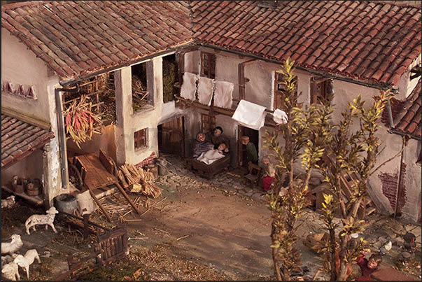 Crib exhibits can be seen on the stalls and in the halls of the castle