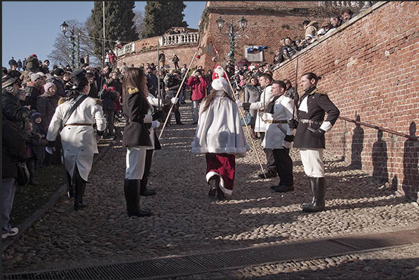 Santa Claus arrives with his Mother Christmas welcomed by the castle guards