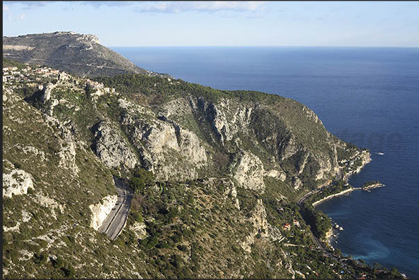 The road that goes from the sea to the hamlet