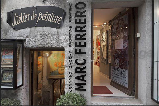 Rue de la Paix. The road of the artists Rue de la Paix. The road of the artists