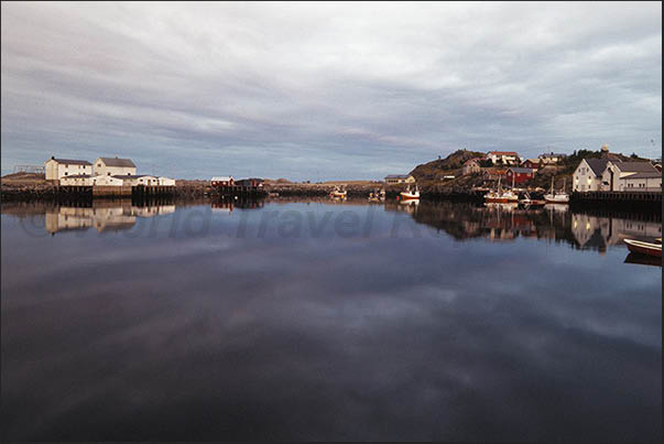 Moskenosoya island the southern island of the Lofoten archipelago. Almost all of the villages are inhabited by cod fishermen Moskenosoya island the southern island of the Lofoten archipelago. Almost all of the villages are inhabited by cod fishermen