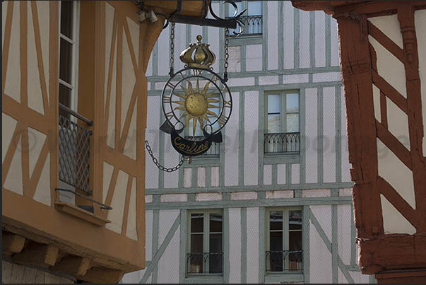 The old half-timbered houses from the 17th and 18th centuries are one of the architectural features of the city of Vannes