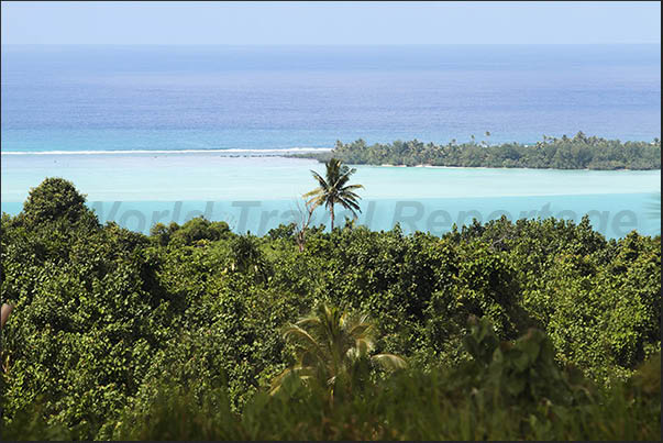 The main island with the capital Arutanga, is surrounded by dozens of smaller islands all inside the coral reef The main island with the capital Arutanga, is surrounded by dozens of smaller islands all inside the coral reef