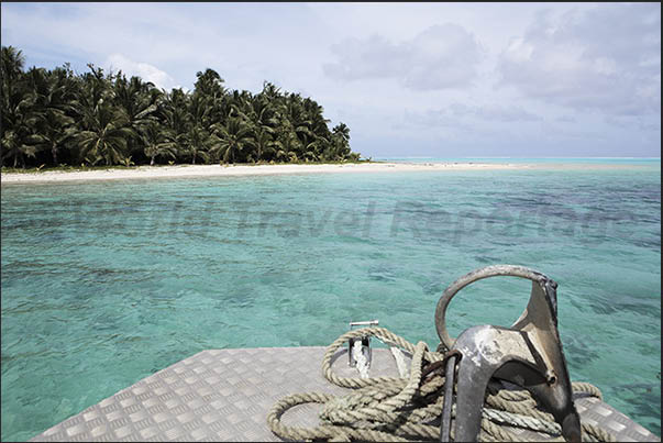 Daily excursions bring tourists to the uninhabited islands located on the edge of the large lagoon Daily excursions bring tourists to the uninhabited islands located on the edge of the large lagoon