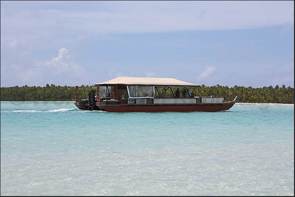 Daily excursions bring tourists to the uninhabited islands located on the edge of the large lagoon Daily excursions bring tourists to the uninhabited islands located on the edge of the large lagoon