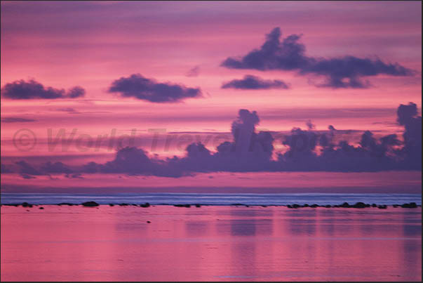 Sunset over the Aitutaki lagoon Sunset over the Aitutaki lagoon
