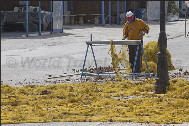 Katapola. Fishermen during the cleaning of the nets Katapola. Fishermen during the cleaning of the nets