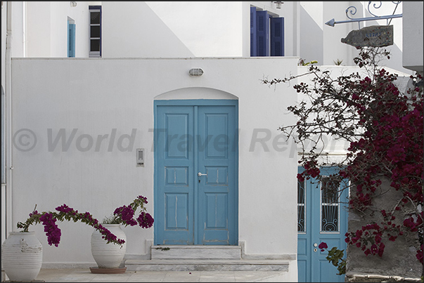 Katapola. Streets in the center of the village