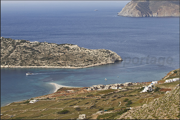 The narrow passage that separates Amorgos from the uninhabited island of Nikouria (north west coast) The narrow passage that separates Amorgos from the uninhabited island of Nikouria (north west coast)