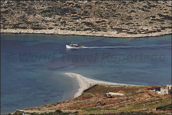 The narrow passage that separates Amorgos from the uninhabited island of Nikouria (north west coast) The narrow passage that separates Amorgos from the uninhabited island of Nikouria (north west coast)