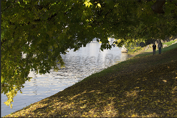 Walk near Umberto I bridge