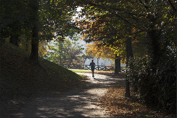 Running along the river in front of the University of Architecture