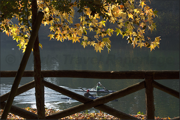 There are numerous rowing schools in Turin that train along Po river in the city center There are numerous rowing schools in Turin that train along Po river in the city center