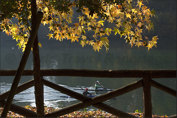 There are numerous rowing schools in Turin that train along Po river in the city center