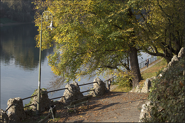 Walk along the river Po towards Isabella bridge