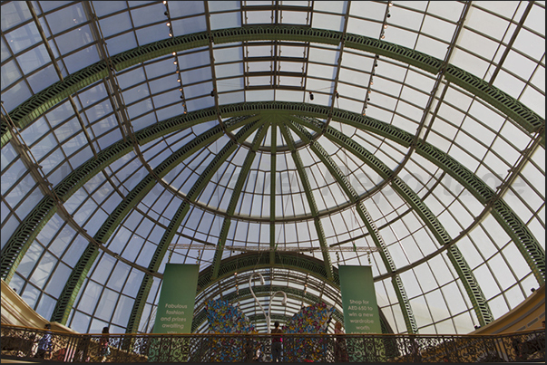 The big Emirates Mall inside which is the giant refrigerated building in which there are the ski slopes