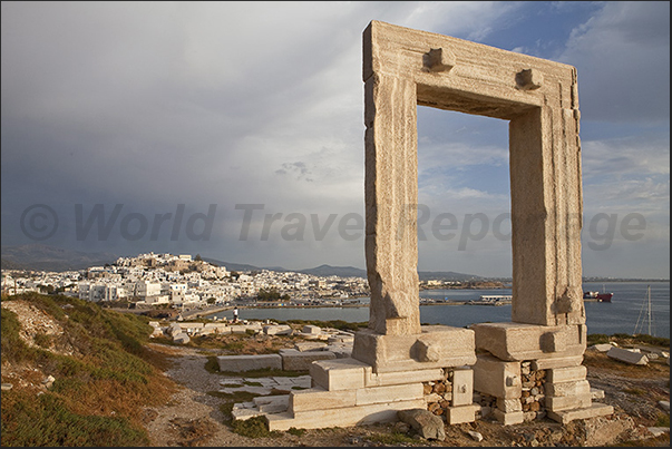 The portal of Apollo temple welcomes sailors who arrive in Naxos The portal of Apollo temple welcomes sailors who arrive in Naxos