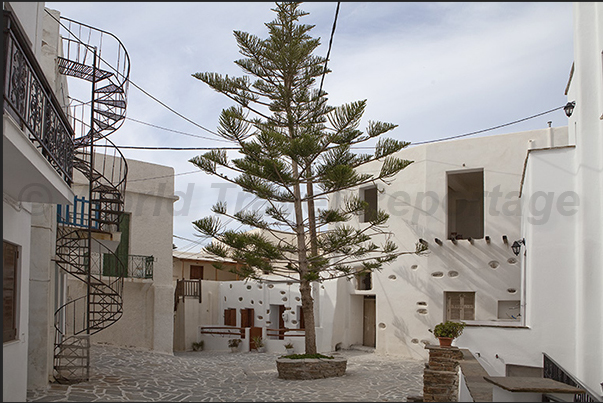 Small squares unexpectedly open in the historic center of Naxos (Hora)