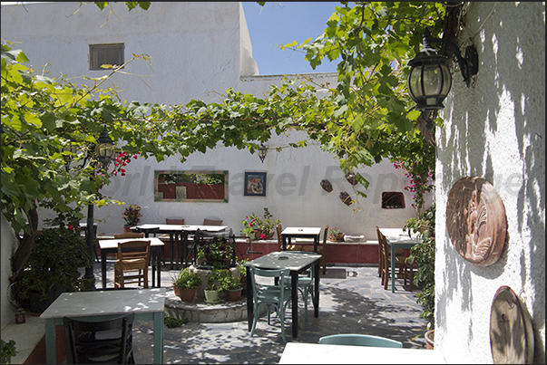 The small squares of the historic center are occupied by the tables of the taverns The small squares of the historic center are occupied by the tables of the taverns