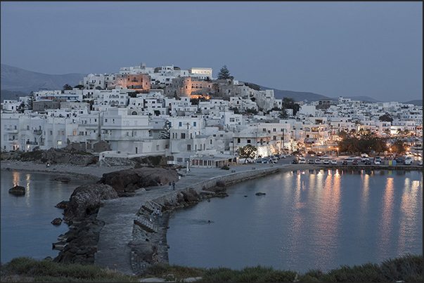 In the evening the town of Naxos comes alive with tourists looking for some souvenirs or a typical restaurant In the evening the town of Naxos comes alive with tourists looking for some souvenirs or a typical restaurant