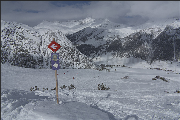 Descent to the village of Lech, part of the 305 km of slopes in the ski area