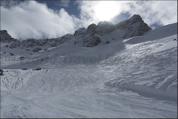 Descent to the village of Lech, part of the 305 km of slopes in the ski area