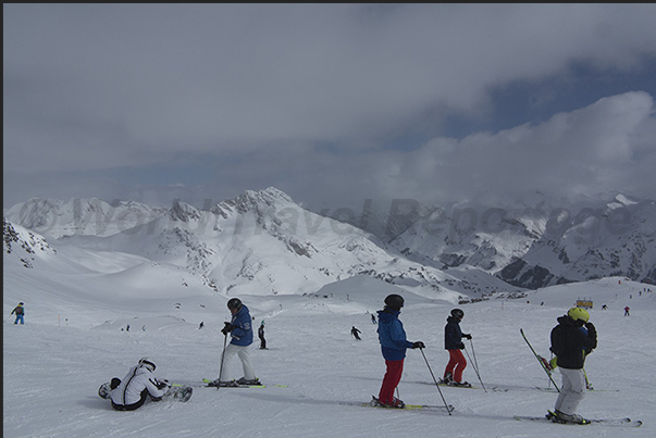 Alberg ski area with 88 lifts and 305 km of slopes is one of the largest ski resorts in the Austrian Alps Alberg ski area with 88 lifts and 305 km of slopes is one of the largest ski resorts in the Austrian Alps