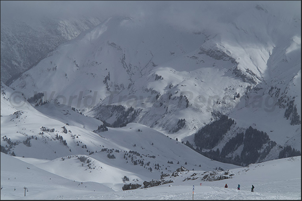 Alberg ski area with 88 lifts and 305 km of slopes is one of the largest ski resorts in the Austrian Alps Alberg ski area with 88 lifts and 305 km of slopes is one of the largest ski resorts in the Austrian Alps