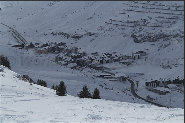 Descent to Zurs from Mount Ruficopf (2362 m)