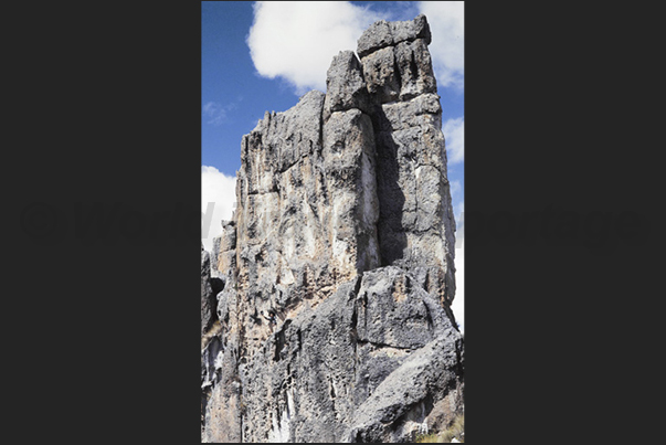 The park is popular with climbing enthusiasts who climb the highest rocky pinnacles