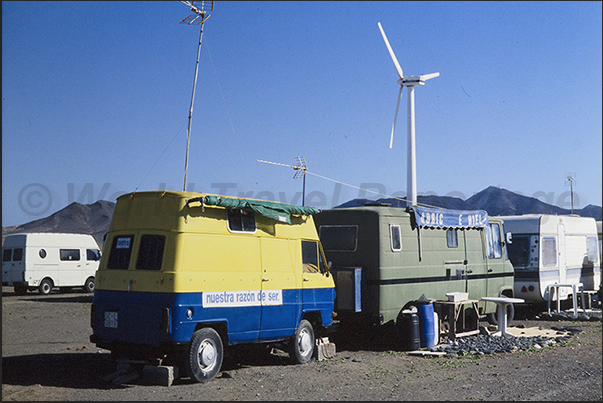 Wind and kite surfers meet with their motor homes along the beaches of the south-east coast for days of wind and sun Wind and kite surfers meet with their motor homes along the beaches of the south-east coast for days of wind and sun