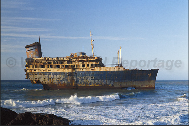 The wreck of the American Star transatlantic shipwrecked in 1994. Today the wreck has almost disappeared under the waves