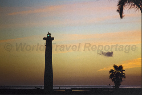 Morro Jable lighthouse in front of Playa del Matorral, almost at the tip of the south east coast