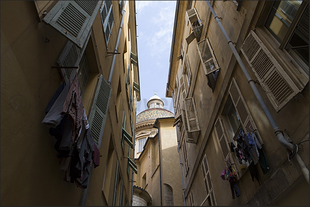 The dome of the Sainte Réparate cathedral seen from Rue du Pontin