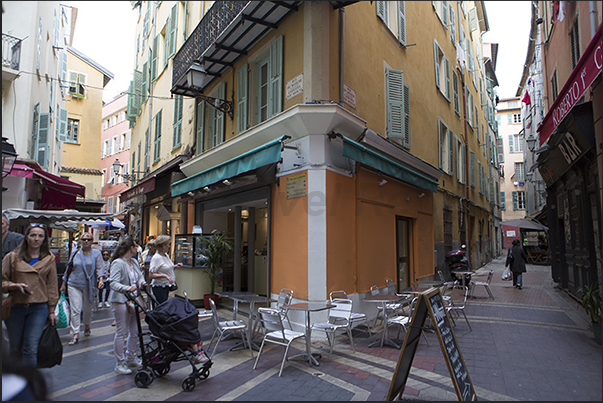 Small square between rue du Marché and rue du Moulin