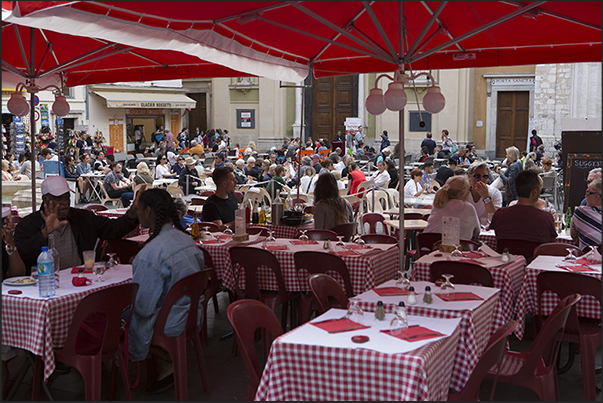 Place Rossetti the square in front of the Sainte Réparate cathedral crowded with tables and tourists