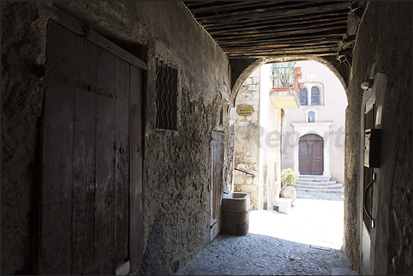 The alleys leading to the church square