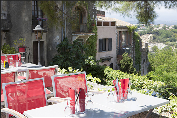 Restaurants are present in the squares and along the main streets of the village