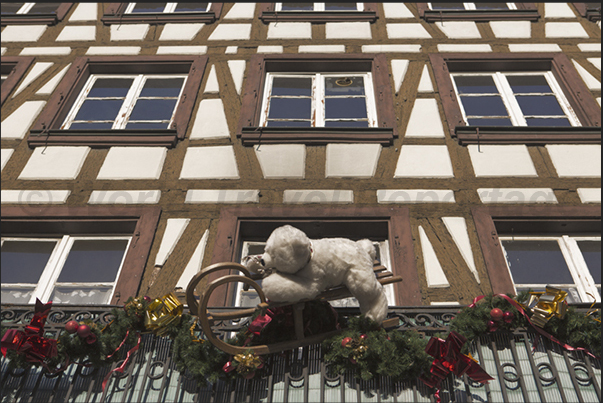 Strasbourg. During the Christmas period, the ancient houses are decorated with plush bears of various sizes Strasbourg. During the Christmas period, the ancient houses are decorated with plush bears of various sizes