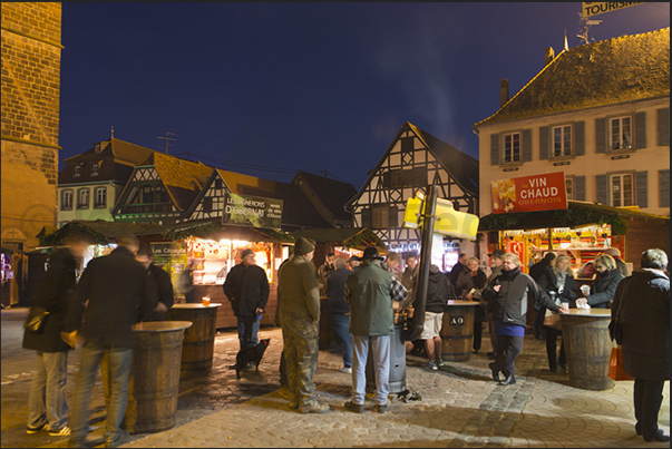 In Obernai town, being in an area of wine production, during the Christmas period, is possible drink a good hot white wine spicy