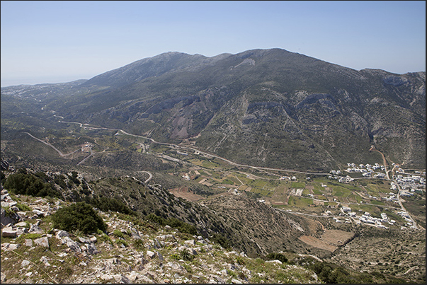 The road that connects the bay and the port of Kamares with the capital Apollonia