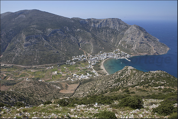 Kamares bay and port Kamares bay and port