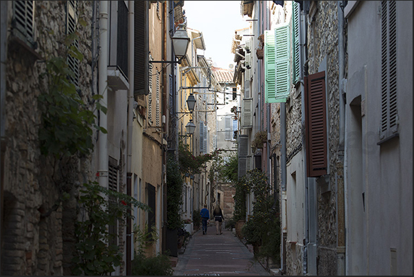 The alleys of the historic center. Rue de Bas Castelet The alleys of the historic center. Rue de Bas Castelet