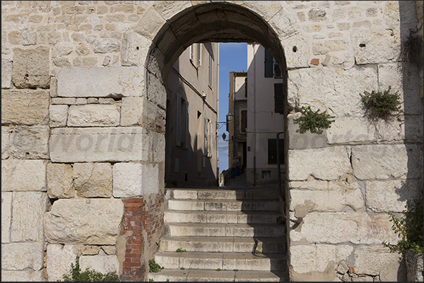 Rue de l'Olme which from Cours Masséna leads to the ramparts and the Promenade Amiral de Grasse Rue de l'Olme which from Cours Masséna leads to the ramparts and the Promenade Amiral de Grasse